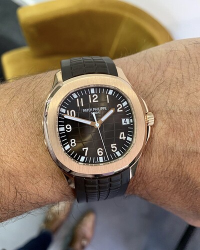 patek-philippe-rose-gold-aquanaut-5167r-001-2.jpeg