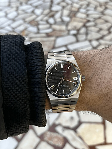 tissot-some-wrist-shots-with-the-new-35mm-prx-powermatic-v0-1170sx2k2qqa1