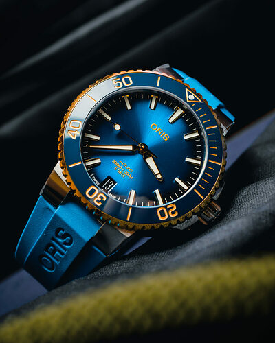 oris-aquis-date-bicolor-abtw-blue-1-1140x1425