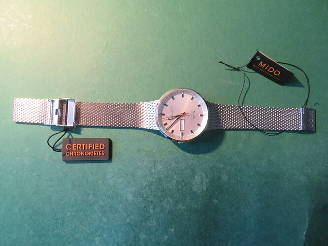 Een certified chronometer met een Milanese band