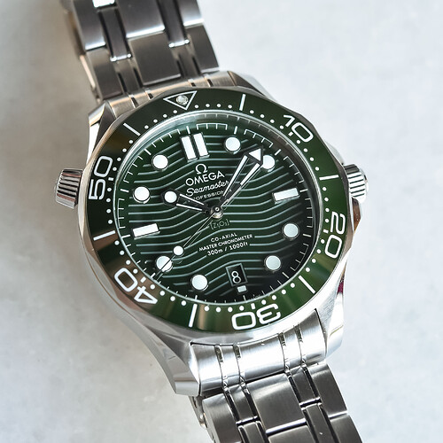 Omega-Seamaster-Diver-300M-Green-Dial-Green-Bezel-210.30.42.20.10.001-hands-on-1