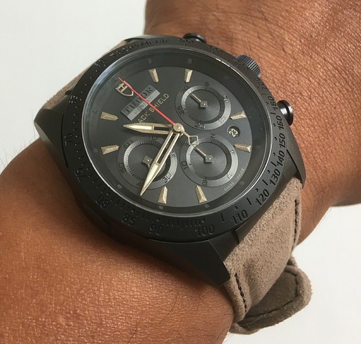 OH.watches.Tudor.FastriderBlackShield.M42000CN.200823.alcantara_wristshot03