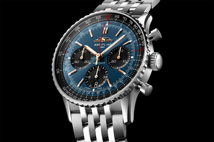 breitling-Navitimer-B01-Singapore-Airlines-4-768x512