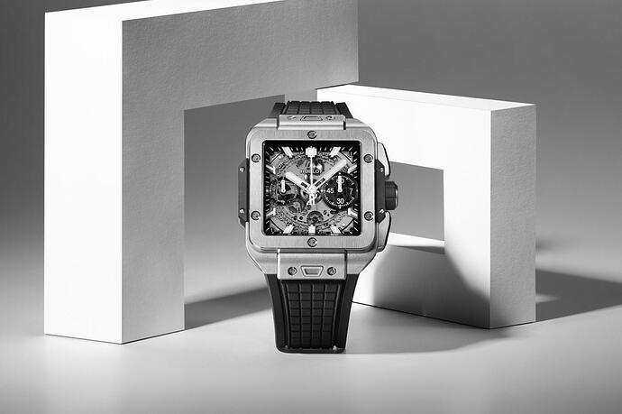 Square-Bang-Unico-Titanium-42-mm-lifestyle-shot
