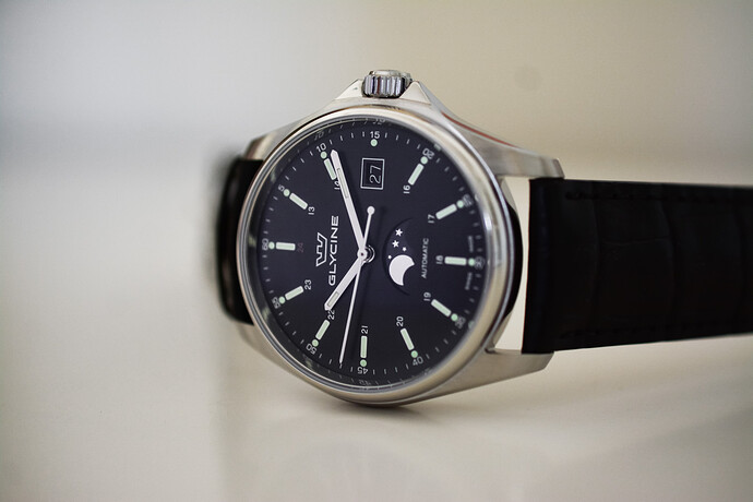 Glycine-Combat-6-Classic-Moonphase-Value-Proposition-Review-2