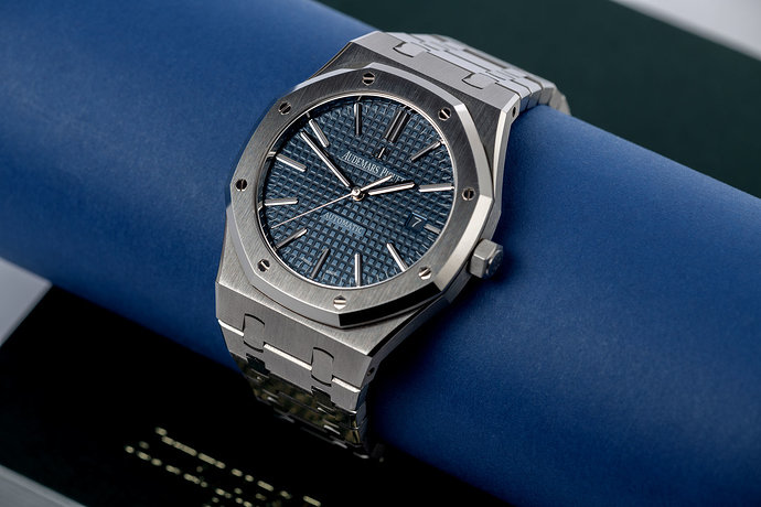watch-club-audemars-piguet-royal-oak-boutique-exclusive-blue-dial-ref-15400stoo1220st03-year-2017-2