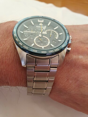 horloge om de pols en schakels van de band