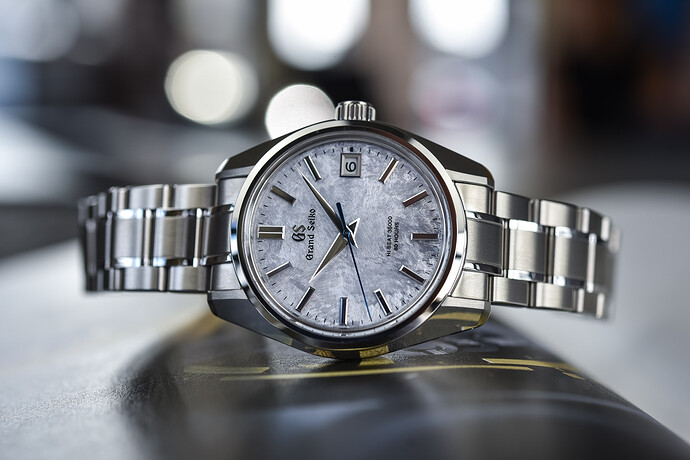 Grand-Seiko-44GS-Hi-Beat-Calibre-9SA5-Ice-Blue-Dial-SLGH013-review-9