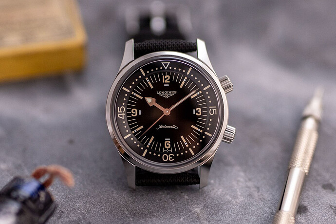 Mr-watchley-deel5-030_539653bf-f061-4823-bd8c-b2026eb8f8a7_1299x1299