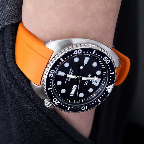 Strapcode-Watch-Bands-W_CB08J-22A20BRU_Seiko-SRP777K1-Black-MT_5000x