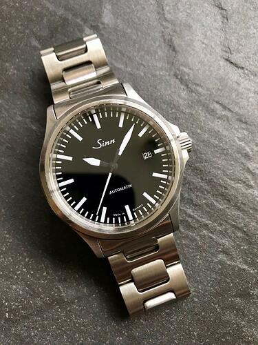 sinn_556i_bracelet_version_1559250829_7566f9fc_progressive