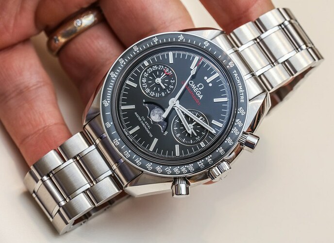 Omega-Speedmaster-Moonphase-Chronograph-Master-Chronometer-aBlogtoWatch-58