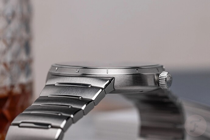 Louis-Vuitton-Tambour-Steel-6