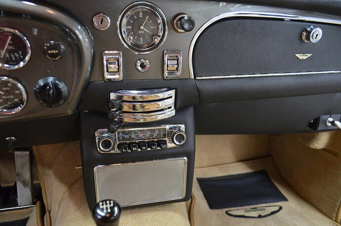 1967_aston_martin_db6_vantage_coupe_34