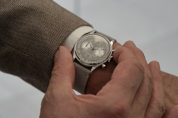 MR GREY SUEDE STRAP WRIST 2