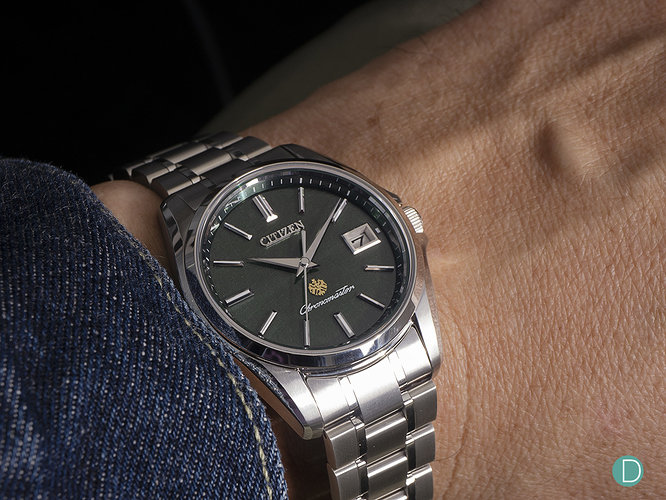 thecitizen-chronomaster-greendial-wrist