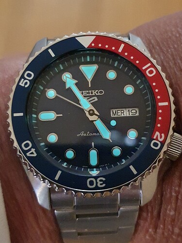 Seiko 5 Pepsi lume