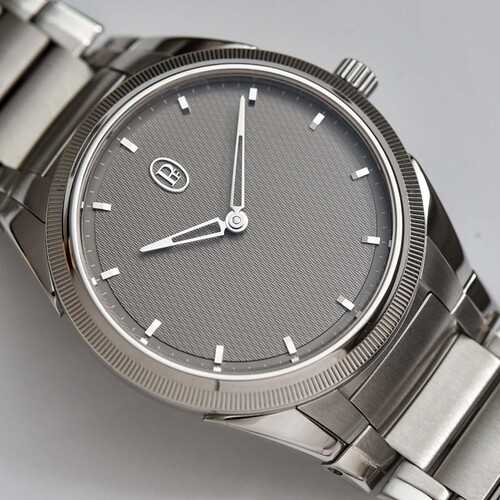 Parmigiani-Fleurier-Tonda-PF-Automatic-36mm-Silver-Sand-Dial-PFC804-1020001-100182-hands-on-4-768x768