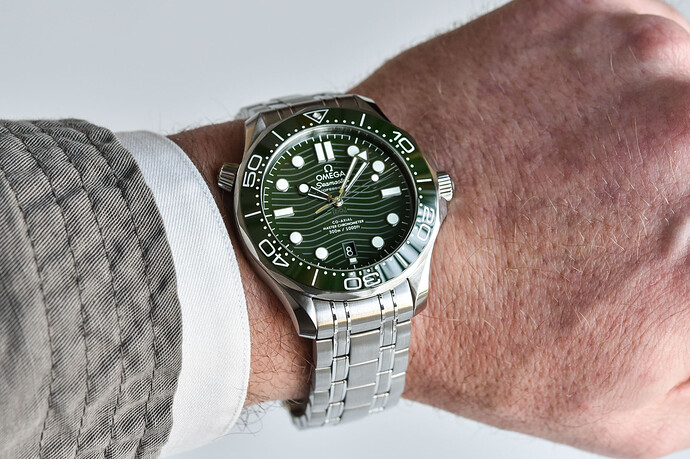 Omega-Seamaster-Diver-300M-Green-Dial-Green-Bezel-210.30.42.20.10.001-hands-on-2
