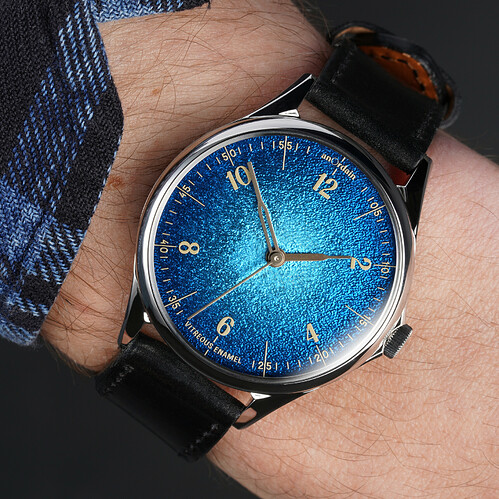 Blue-fume-wrist-shot-thumbnail_45f10905-7a96-4aee-9f1d-5a6cc4eeca8f_2000x