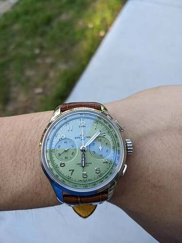 breitling-premier-b09-pistachio-goodness-v0-qfypox1kg1n91