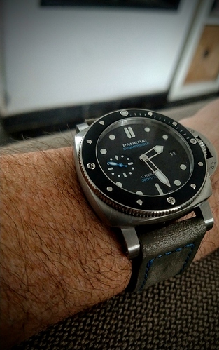 Pam683bandgrijs