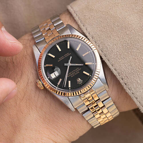 W-1846RolexDatejustinSteelandRedRold1601_008_1x1_a72c8ef6-abe0-401f-9356-13a8fcb89deb_800x