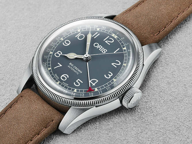 big-crown-pointer-date-brunott-juwelier-6_1500x