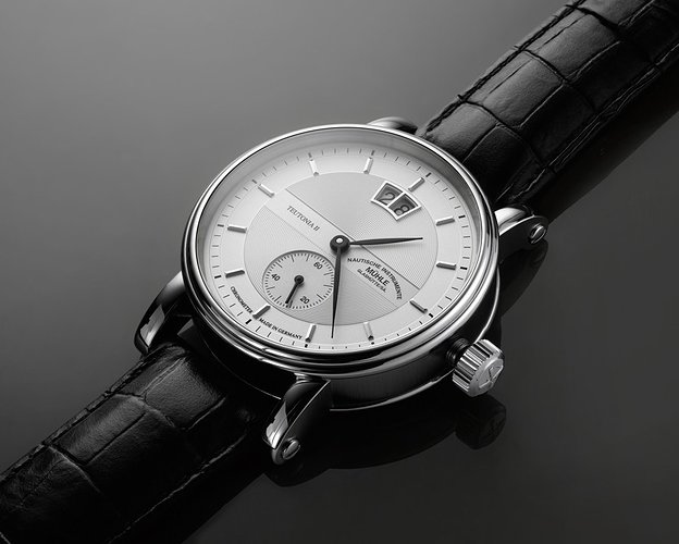 Muehle-Glashuette-Teutonia-II-Grossdatum-Chronometer