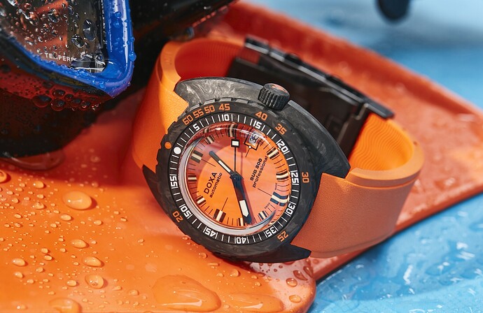 DOXA-Sub300-pofessional-orange