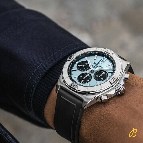 pb0134101c1s1-chronomat-b01-42-on-wrist