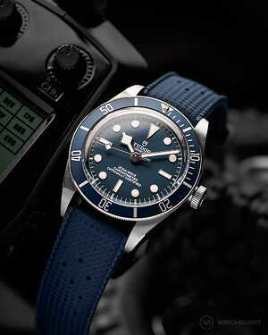 Tudor-Black-Bay-Blue-Tropic-Rubber-strap-Watchbandit-min