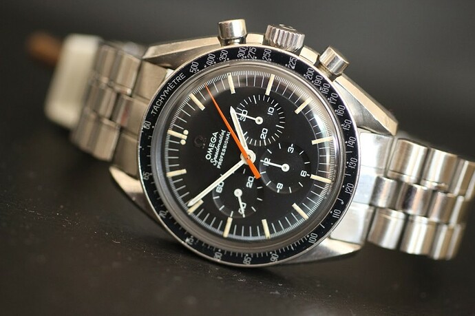 speedmaster-professional-orange-hand-940x626