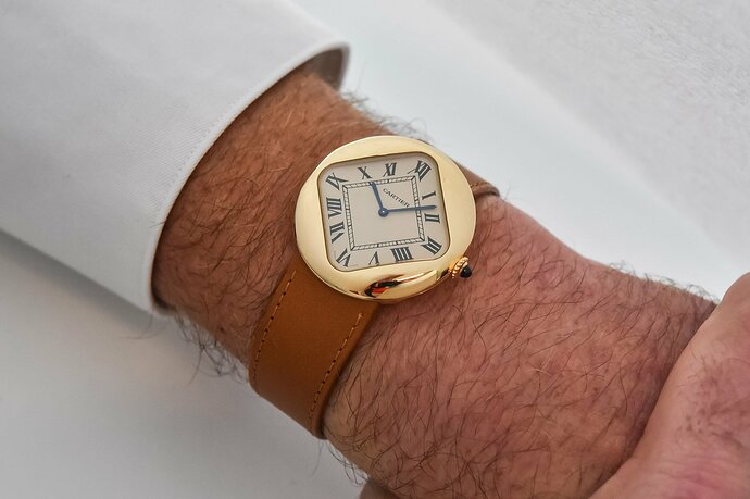 2022-Cartier-Pebble-Watch-Re-Edition-CRWGPB0003-hands-on-review-3