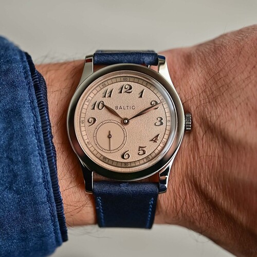 Baltic-MR01-Salmon-Review-Accessible-Calatrava-style-Micro-Rotor-Watch-15-768x768