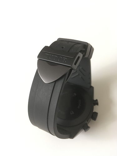 OH.watches.Tudor.FastriderBlackShield.M42000CN.200823.rubber_vouwsluiting01