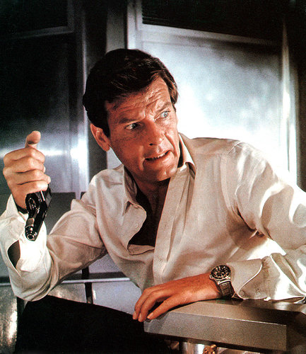 Roger-Moore-Rolex-Submariner-James-Bond-007