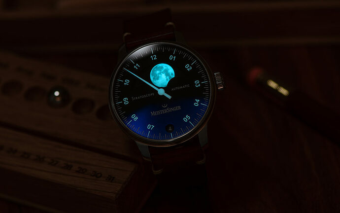 MeisterSinger_Stratoscope_dark_lume_1000-1024x642