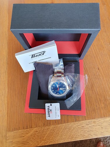 open doos met horloge
