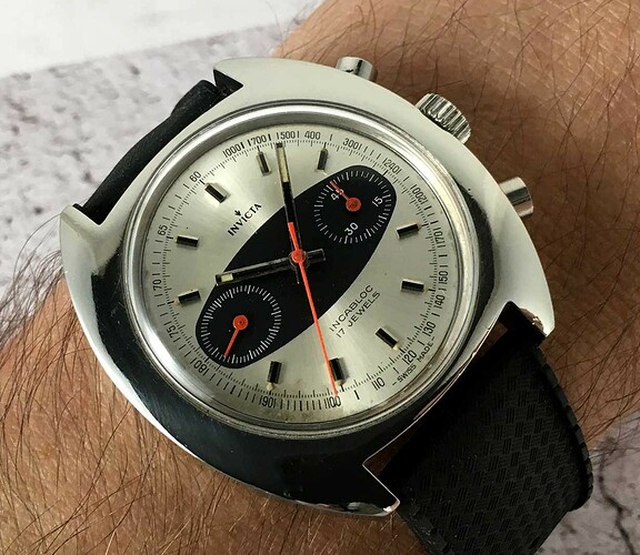 invicta-ref-27182-vintage-chronograph-hand-winding-watch-cal-valjoux-7733-spectacular-surfboard-dial- (1)~2