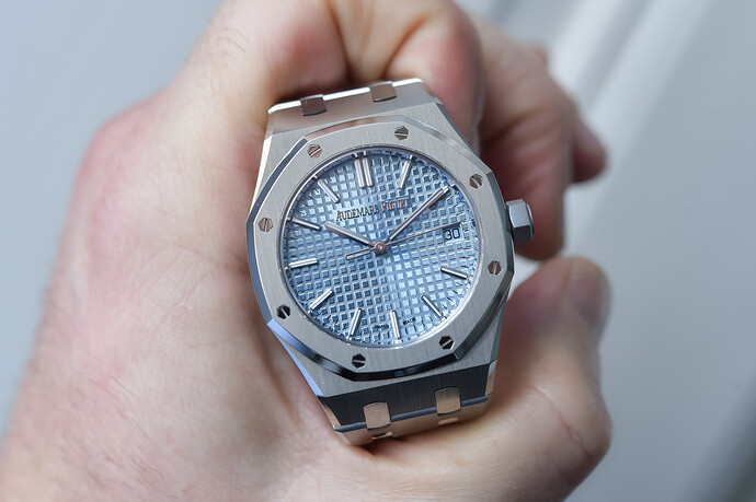 Audemars-Piguet-Royal-Oak-Selfwinding-37mm-15550ST-50th-anniversary-7