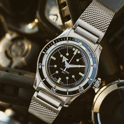 serica-5303-1-black-divers-watch-1