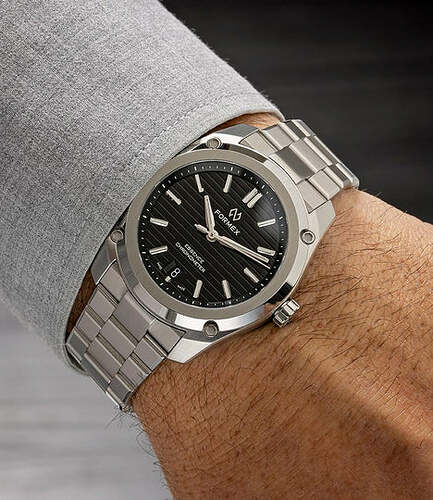 2.3GalleryFormexEssenceTHIRTYNINEAutomaticChronometerCOSCInsta1_540x540