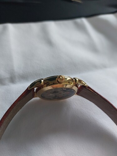 Universal Geneve crown