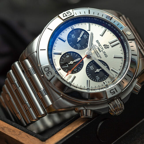 Breitling-Chronomat-42-2020-Comparison-Chronograph-Panda-Rouleaux-Bracelet-Steel-aBlogtoWatch-32-1104x1104