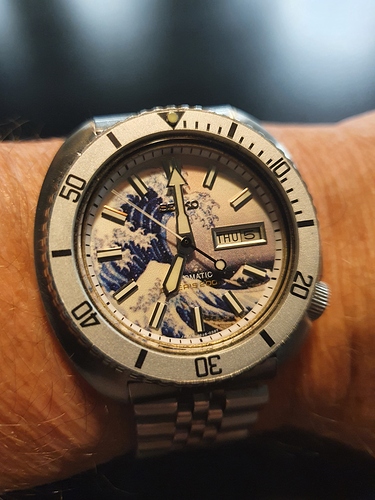 16045560402083602147548163255672