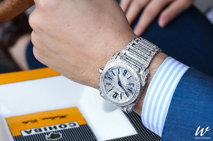 nick-jonas-brings-iced-out-1-million-bulgari-watch-to-the-golden-globes-2020_3