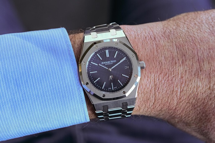Audemars-Piguet-Royal-Oak-Jumbo-Extra-Thin-16202ST-39mm-50th-Anniversary-2022-stainless-steel-blue-dial-calibre-7121-16202ST.OO_.1240ST.01-review-14-1536x1022