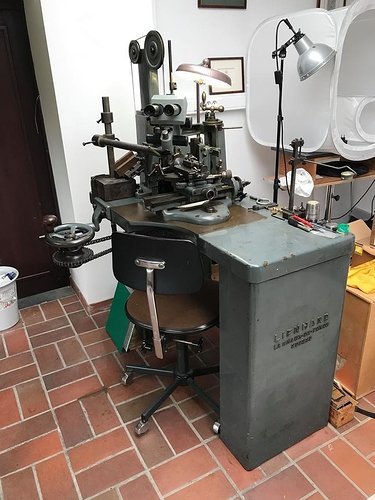 GuillocheuseVertical1