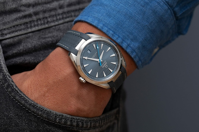 Omega-Seamaster-Aqua-Terra-150m-Master-Chronometer-Grey-Blue-Dial-Rubber-Strap-02-1536x1024